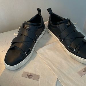 Valentino men’s sneakers. Black 8US made in Italy.